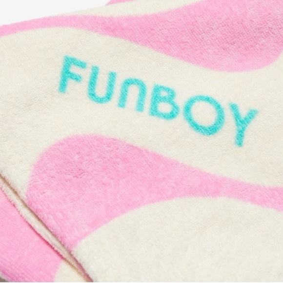 Fun boy beach towel. - Picture 9 of 9